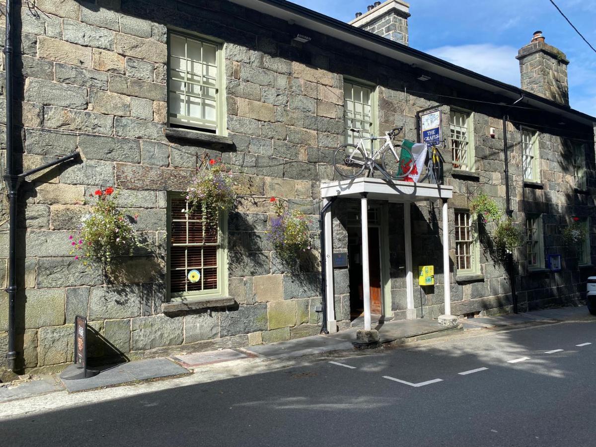 Grapes Hotel, Bar & Restaurant Snowdonia Nr Zip World ブライナイ・フェスティニオグ エクステリア 写真